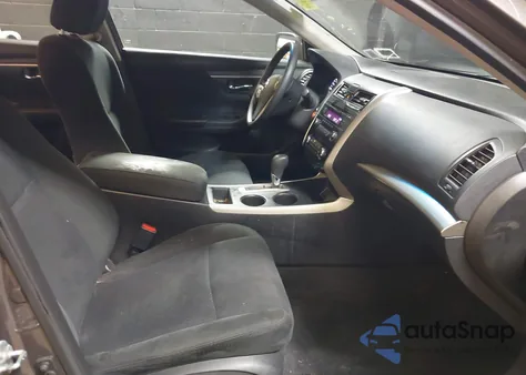 2015 Nissan Altima 2.5 S из США, поврежденный, VIN 1N4AL3AP8FC109280